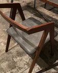 BOOKER.T CHAIR ( OAK / WALNUT )