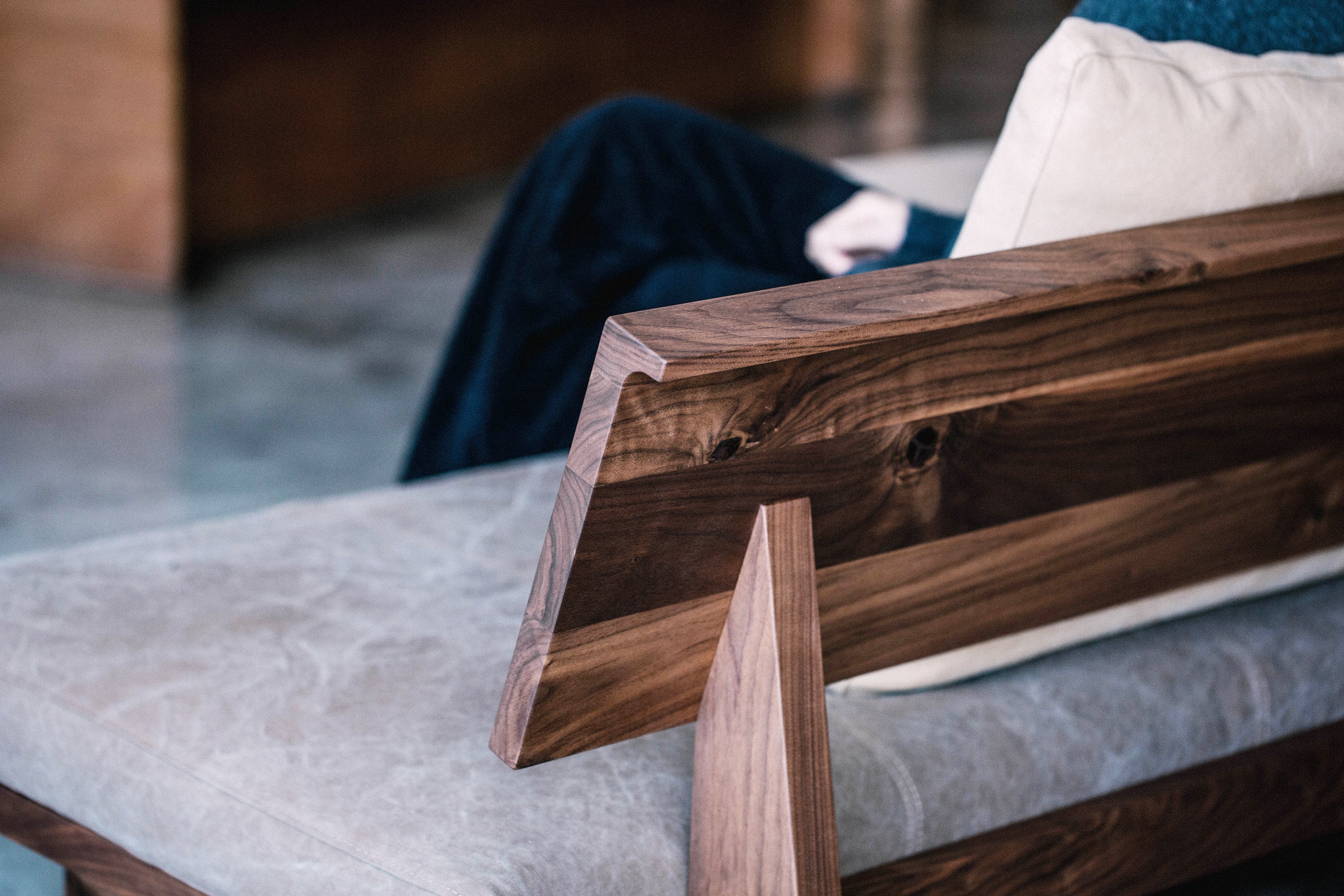 FREX WOOD SOFA W1820