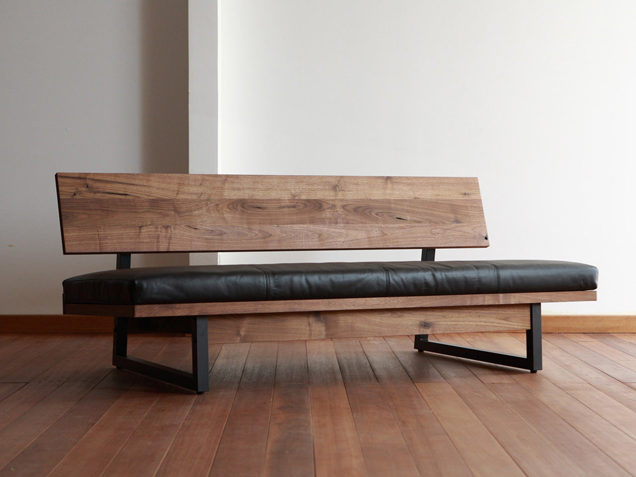 FREX SOFA W154 (IRON LEG)