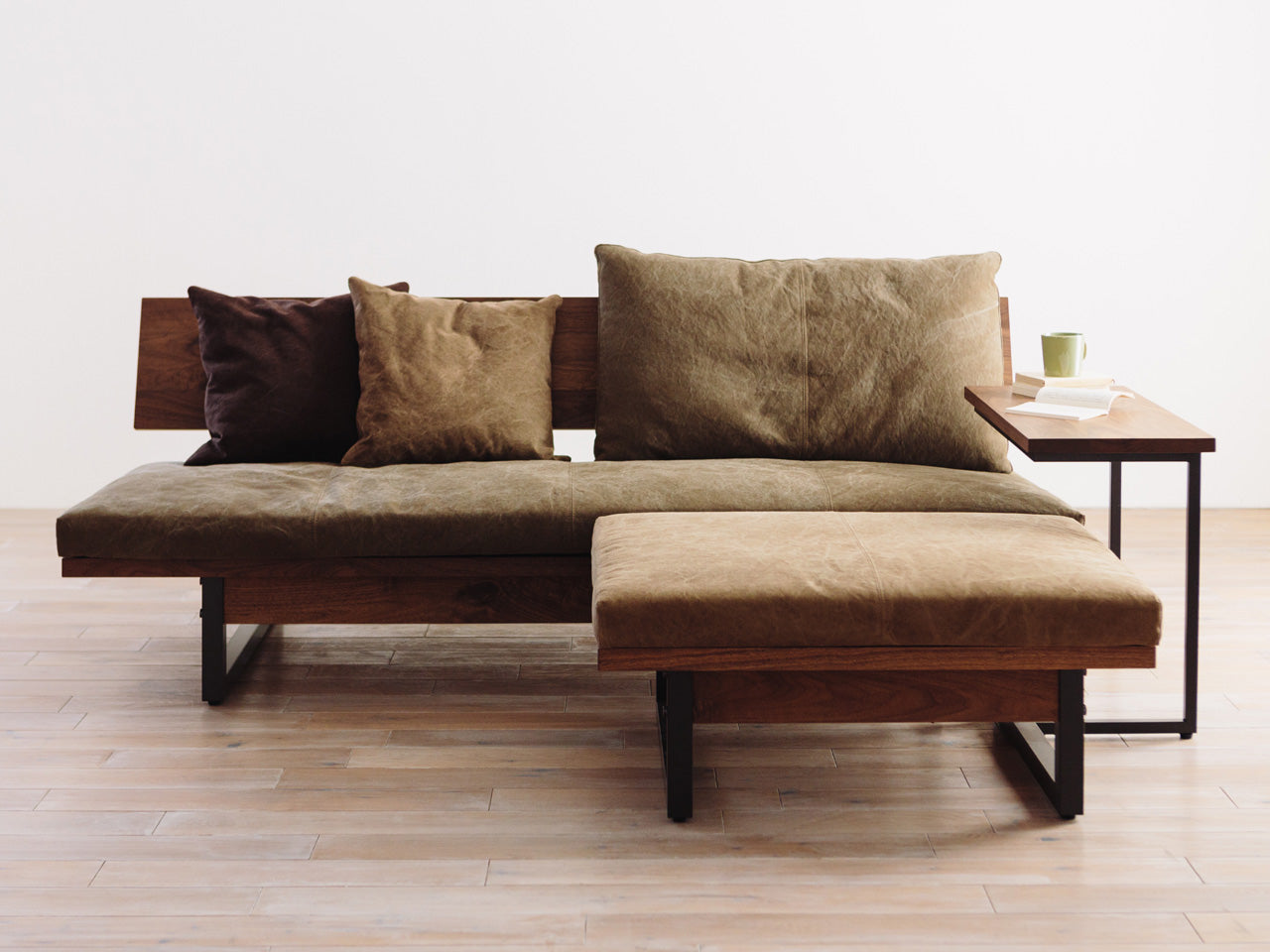 FREX SOFA W154 (IRON LEG)