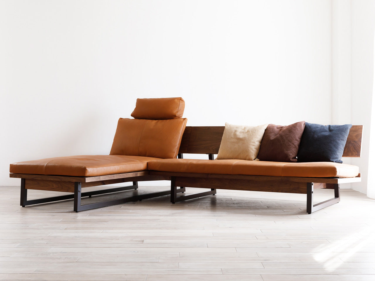 FREX SOFA W154 (IRON LEG)