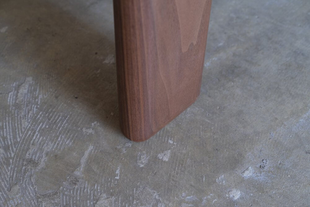 BOARD TABLE (Circle) ( WALNUT / WHITE ASH )