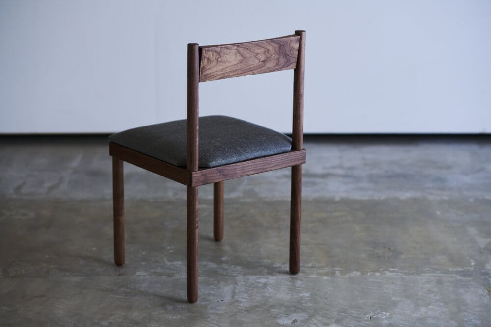 POLE CHAIR - WALNUT
