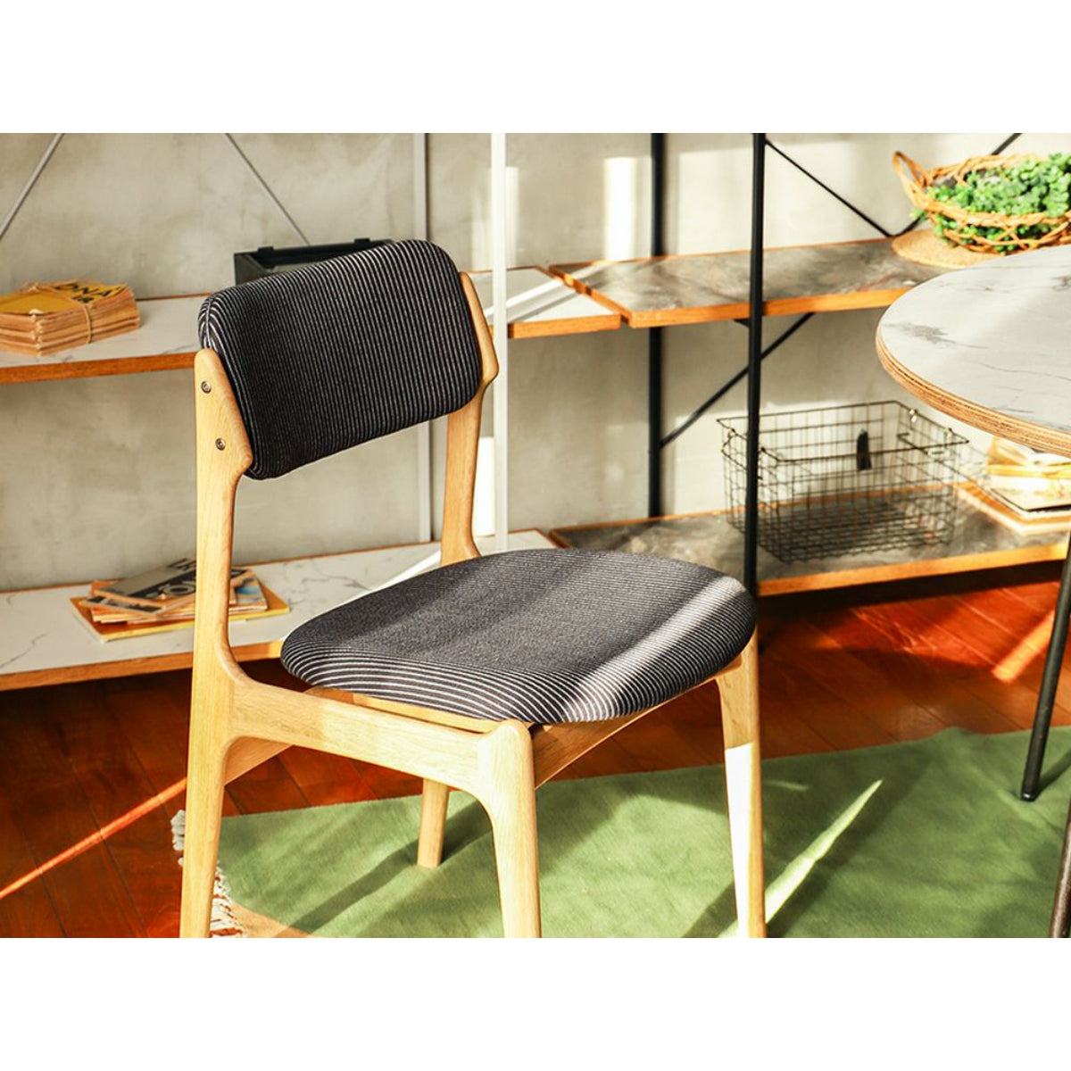 de:make Dining Chair