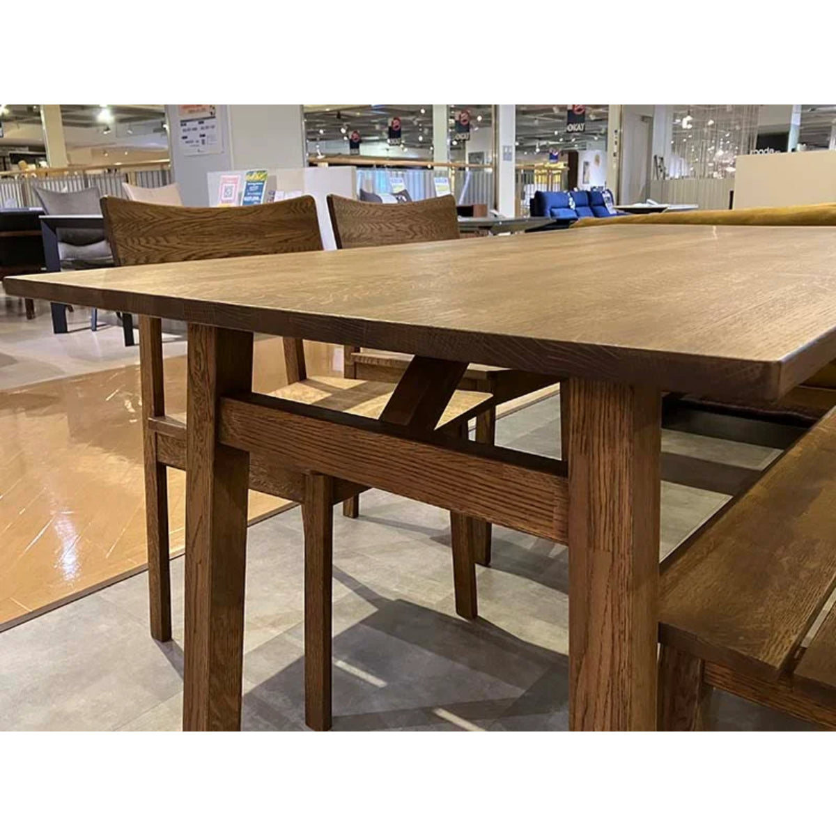 WHISKY OAK DINING TABLE