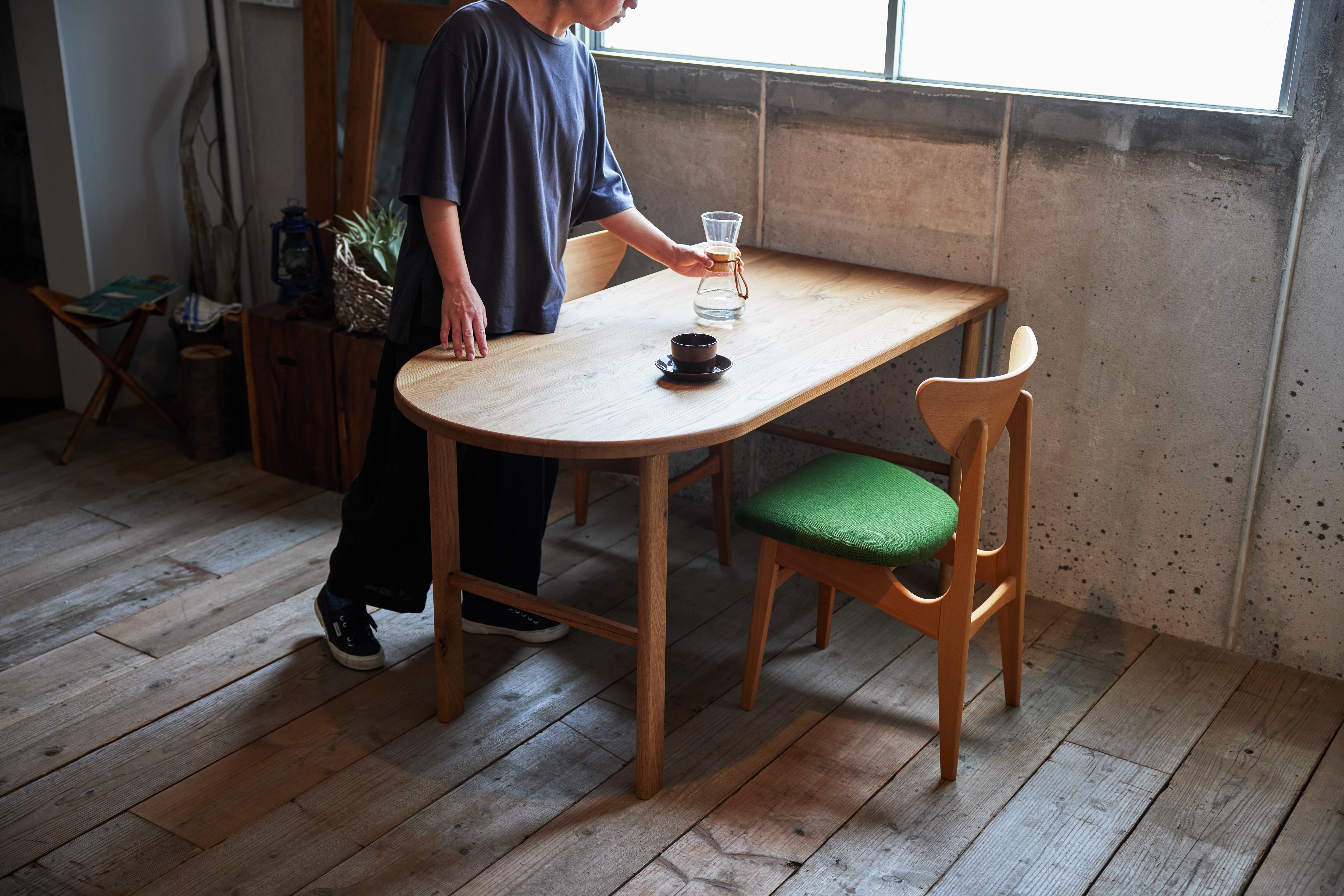 CENTRAL DINING TABLE