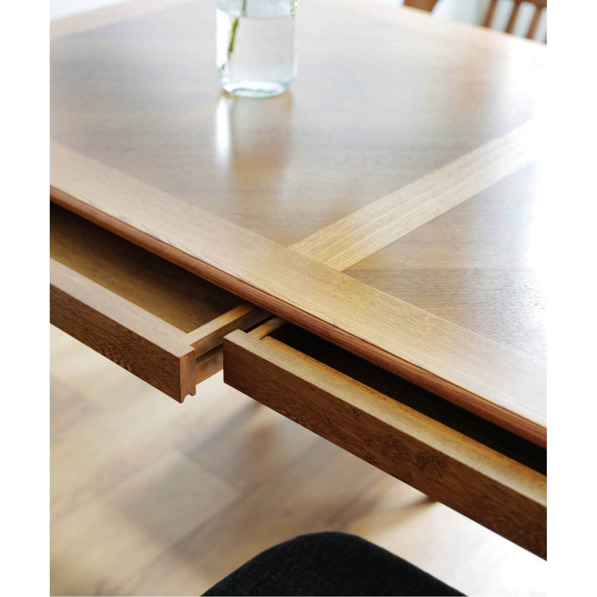 WARNER DINING TABLE ( HERRINGBONE / STANDARD )