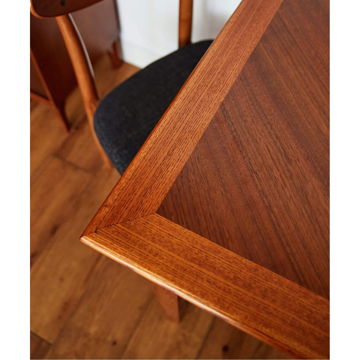 WARNER DINING TABLE-S   ( HERRINGBONE / STANDARD )