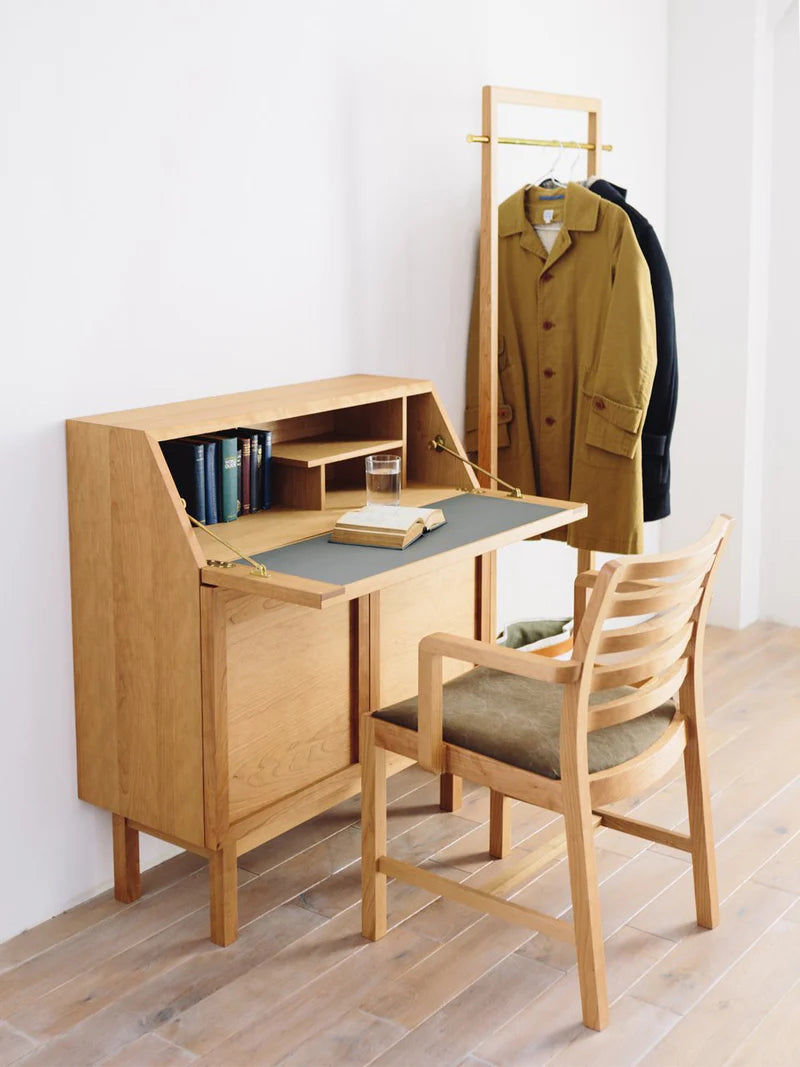 CORNICE ARM CHAIR