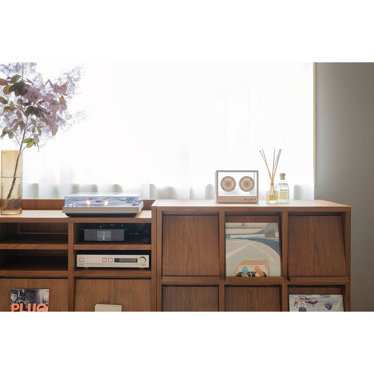 KOROVA RECORD RACK (W1500 - 4R)