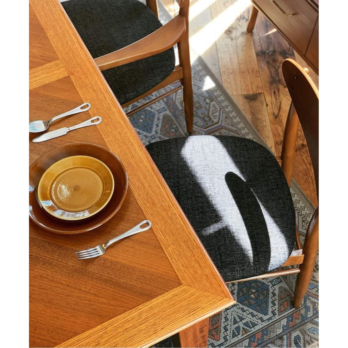 WARNER DINING TABLE ( HERRINGBONE / STANDARD )