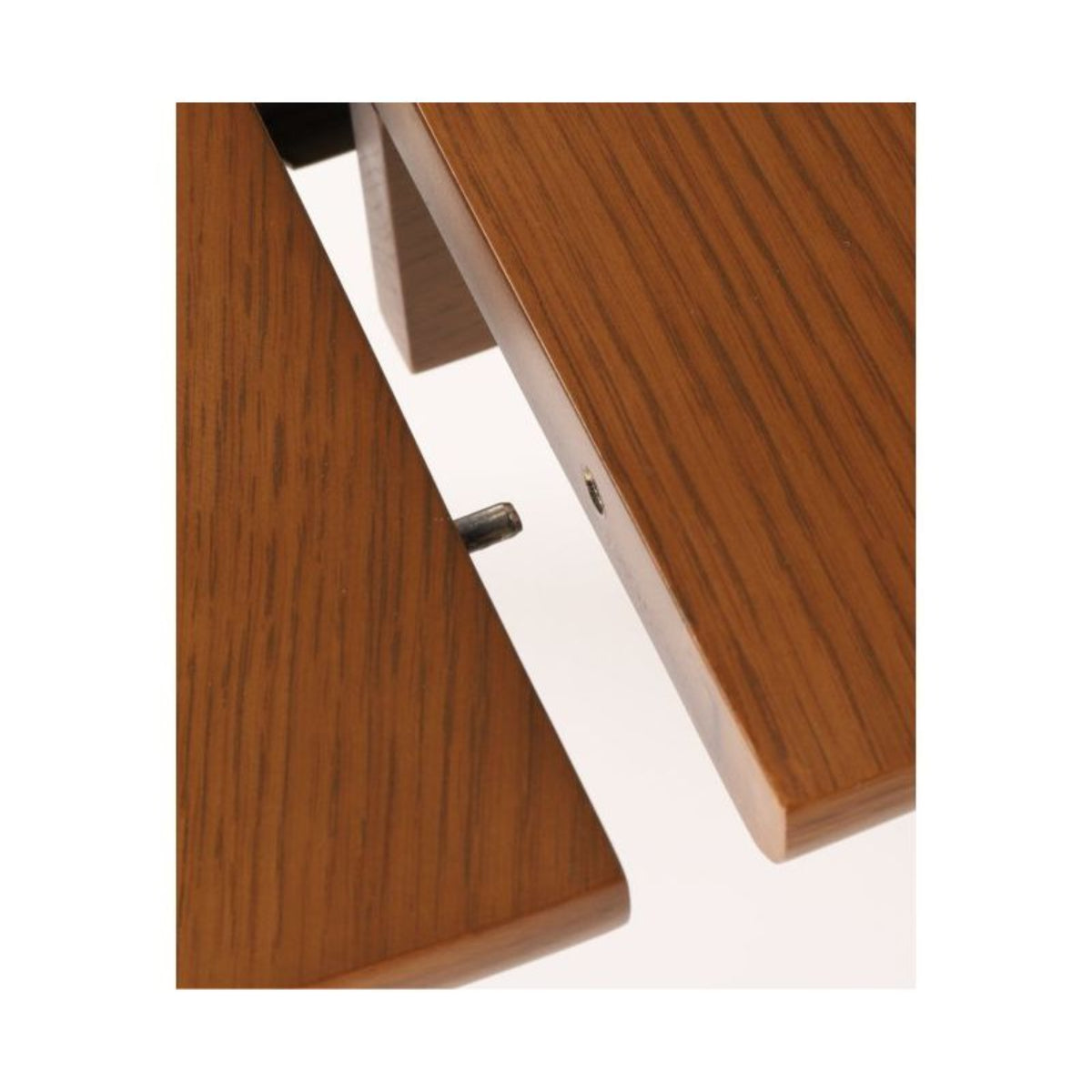 AROS ROUND TABLE