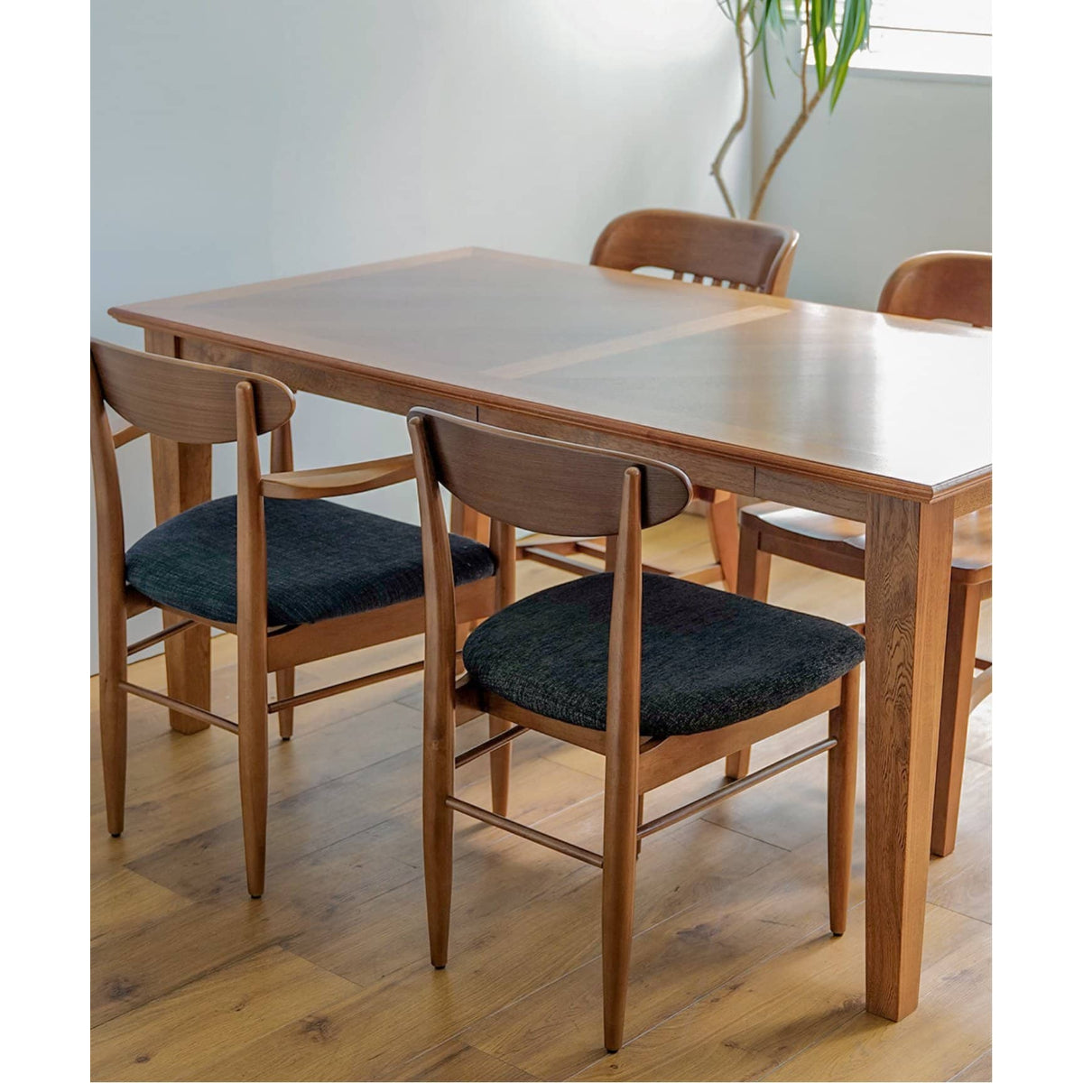 WARNER DINING TABLE ( HERRINGBONE / STANDARD )