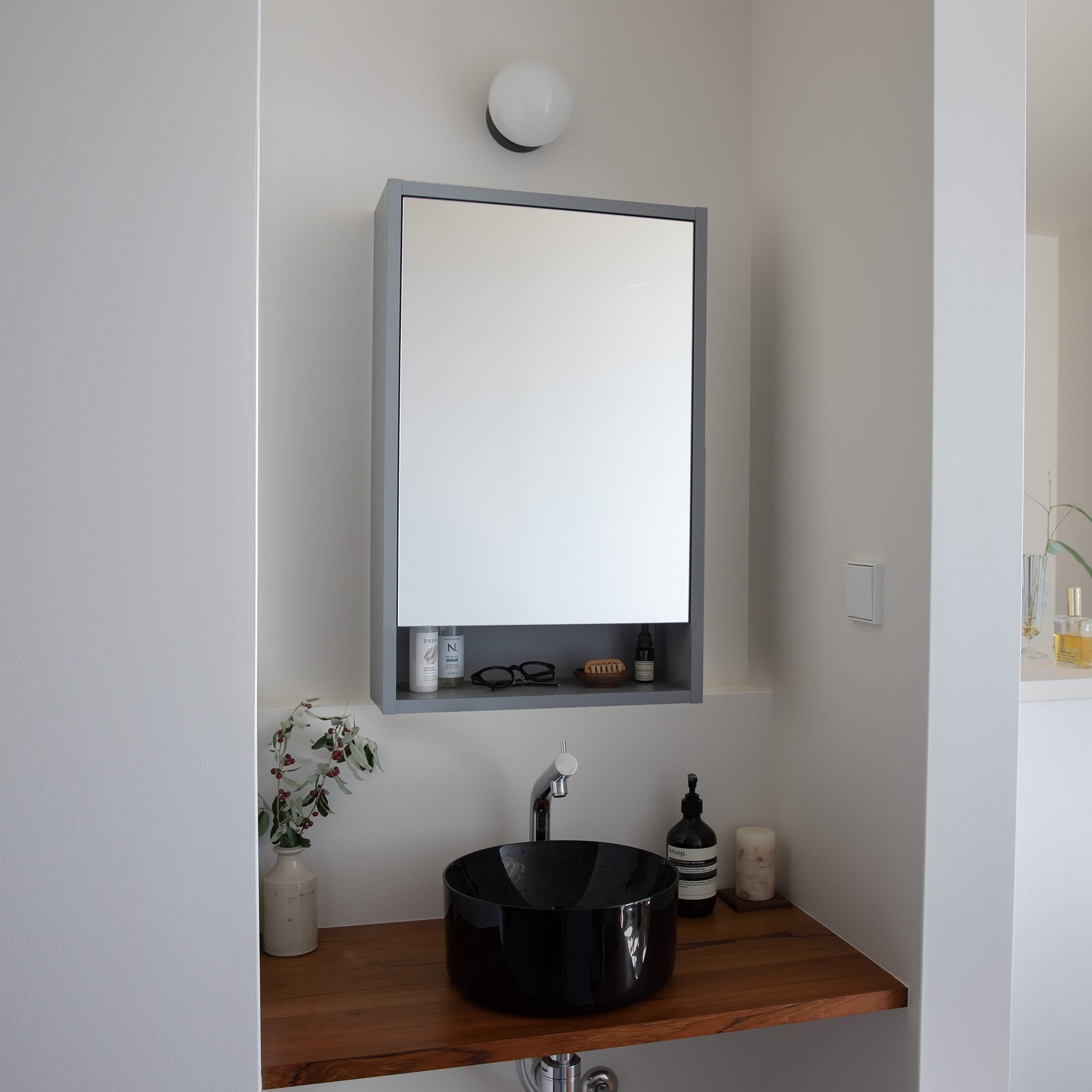 toolbox | Cropped Mirror Cabinet - W460