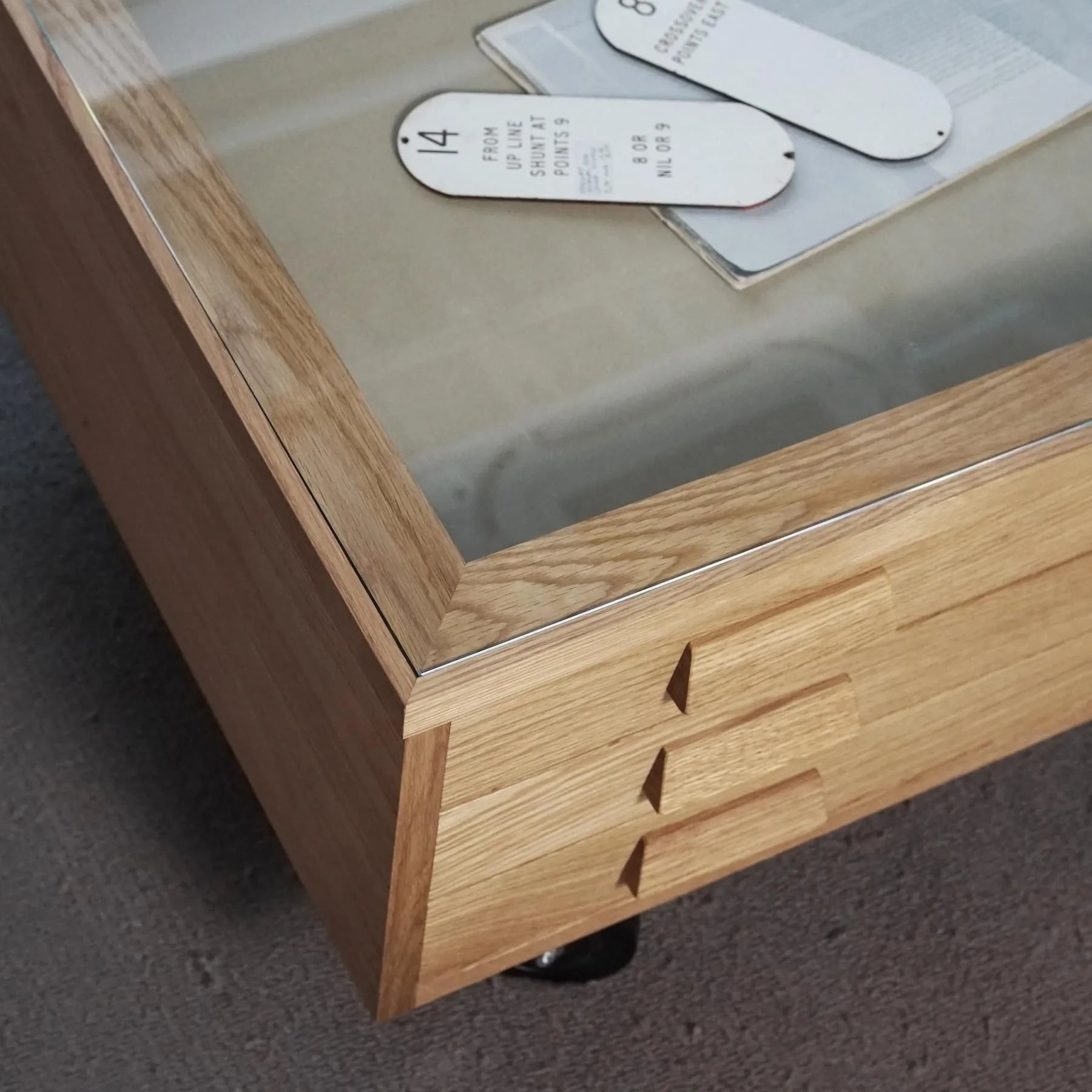 MAP COFFEE TABLE ｜GLASS TOP
