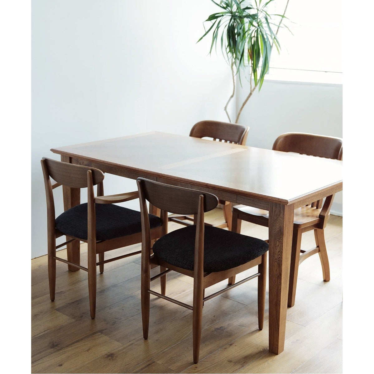 WARNER DINING TABLE ( HERRINGBONE / STANDARD )