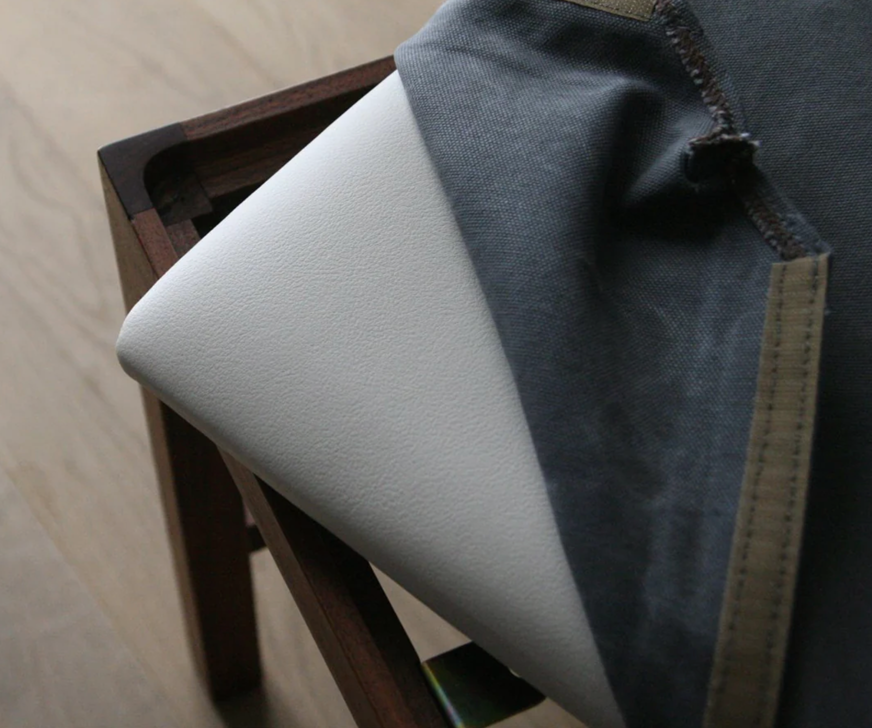 CORNICE ARM CHAIR