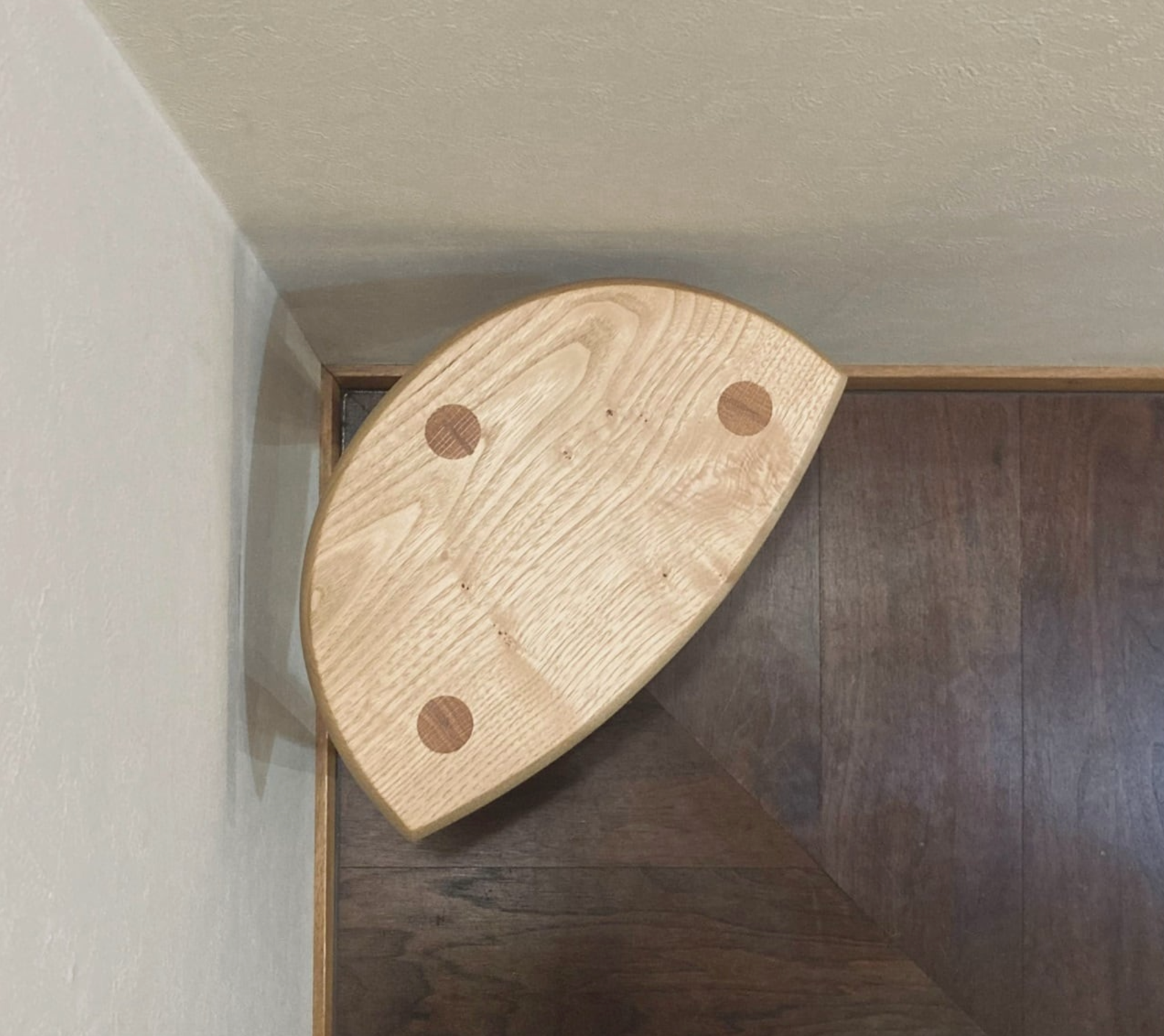 KIJIYA | Konoha [ leaf ] stool / Walnut