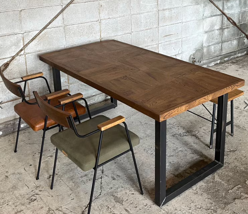 PARCS DINING TABLE ( WALNUT )