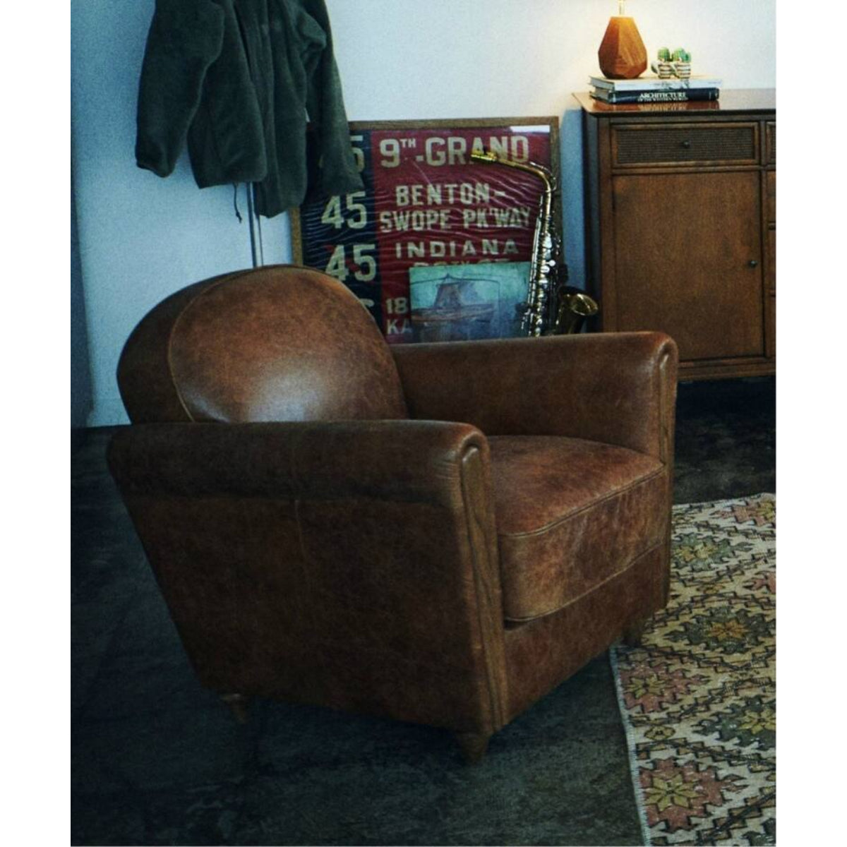 OAKS CLUB CHAIR (CRACK / SMOOTH)
