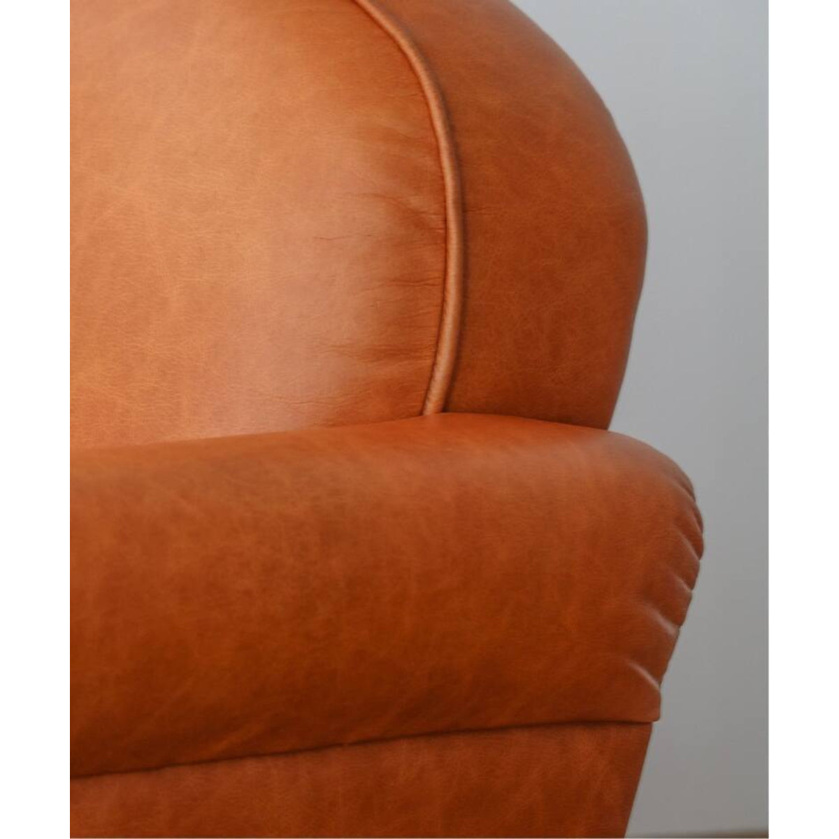 OAKS CLUB CHAIR (CRACK / SMOOTH)