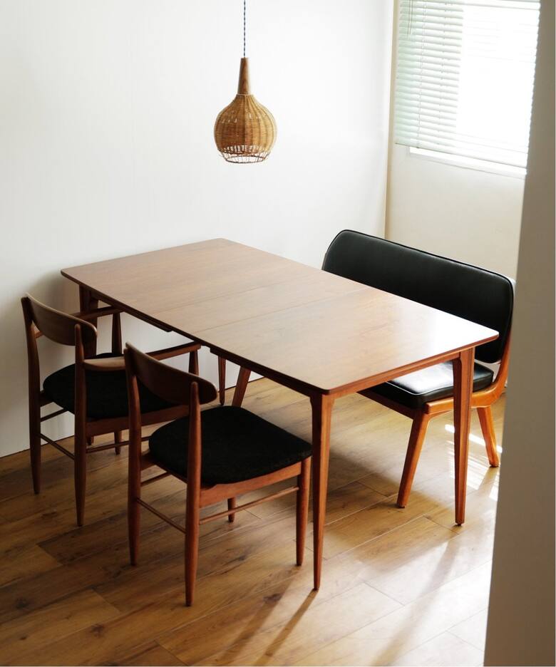 BROOKS DINING TABLE