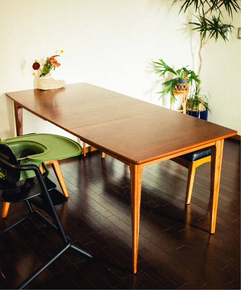 BROOKS DINING TABLE