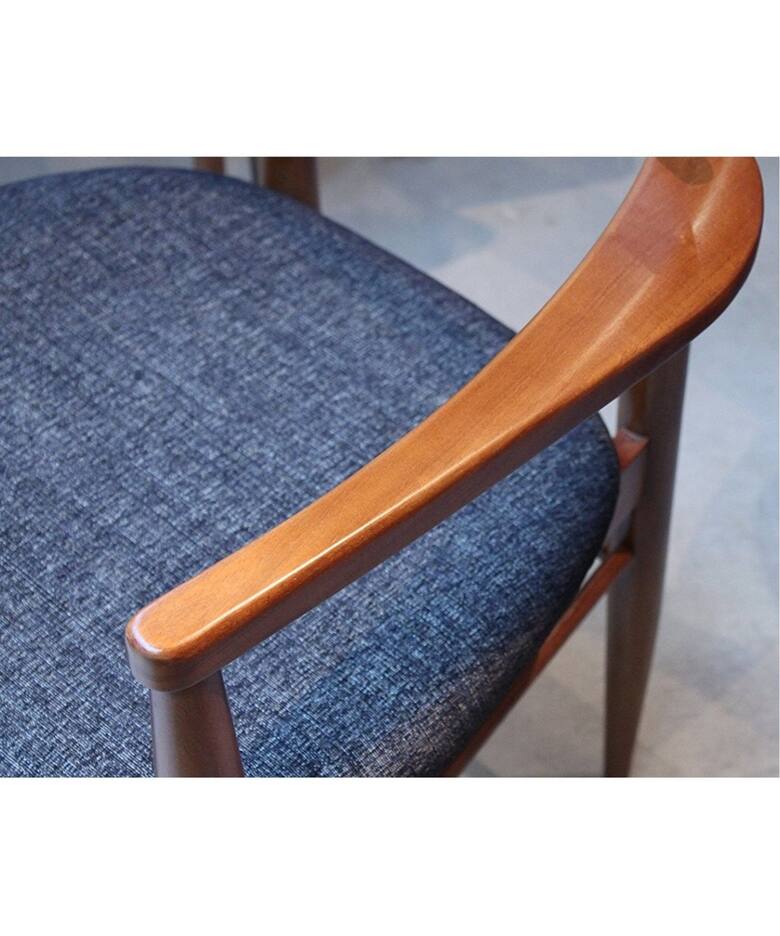 TRESTLES ARM CHAIR