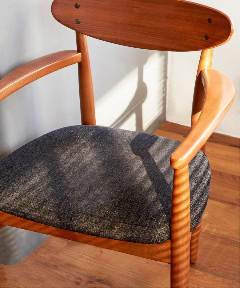 TRESTLES ARM CHAIR