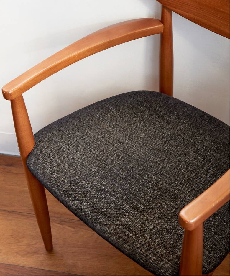 TRESTLES ARM CHAIR