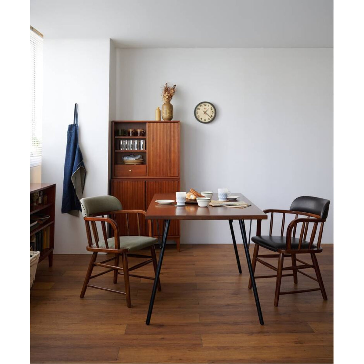 OAKS ARM CHAIR