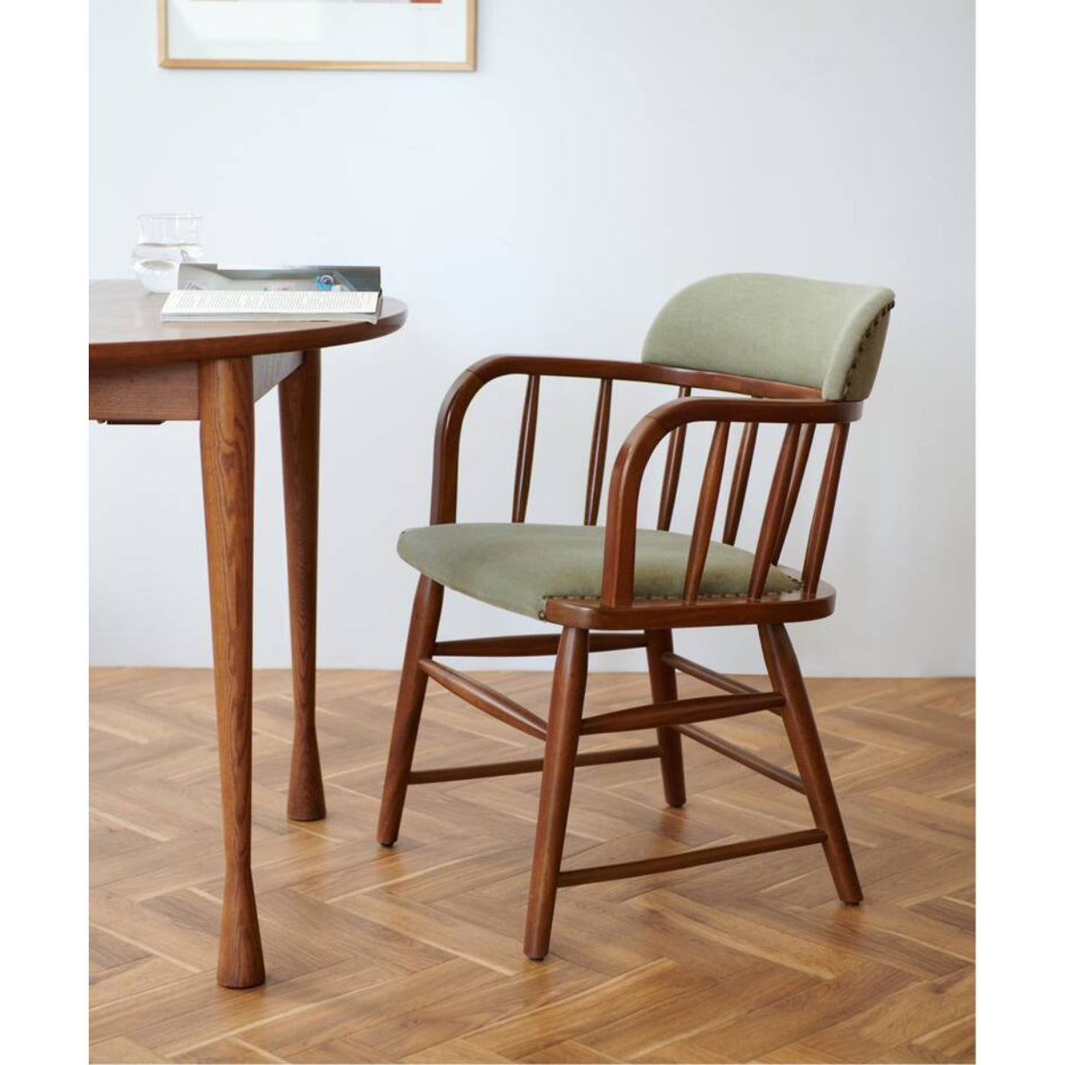 OAKS ARM CHAIR