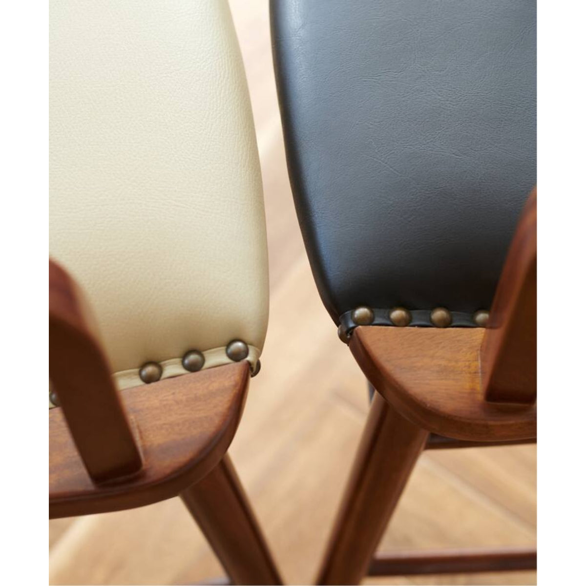 OAKS ARM CHAIR