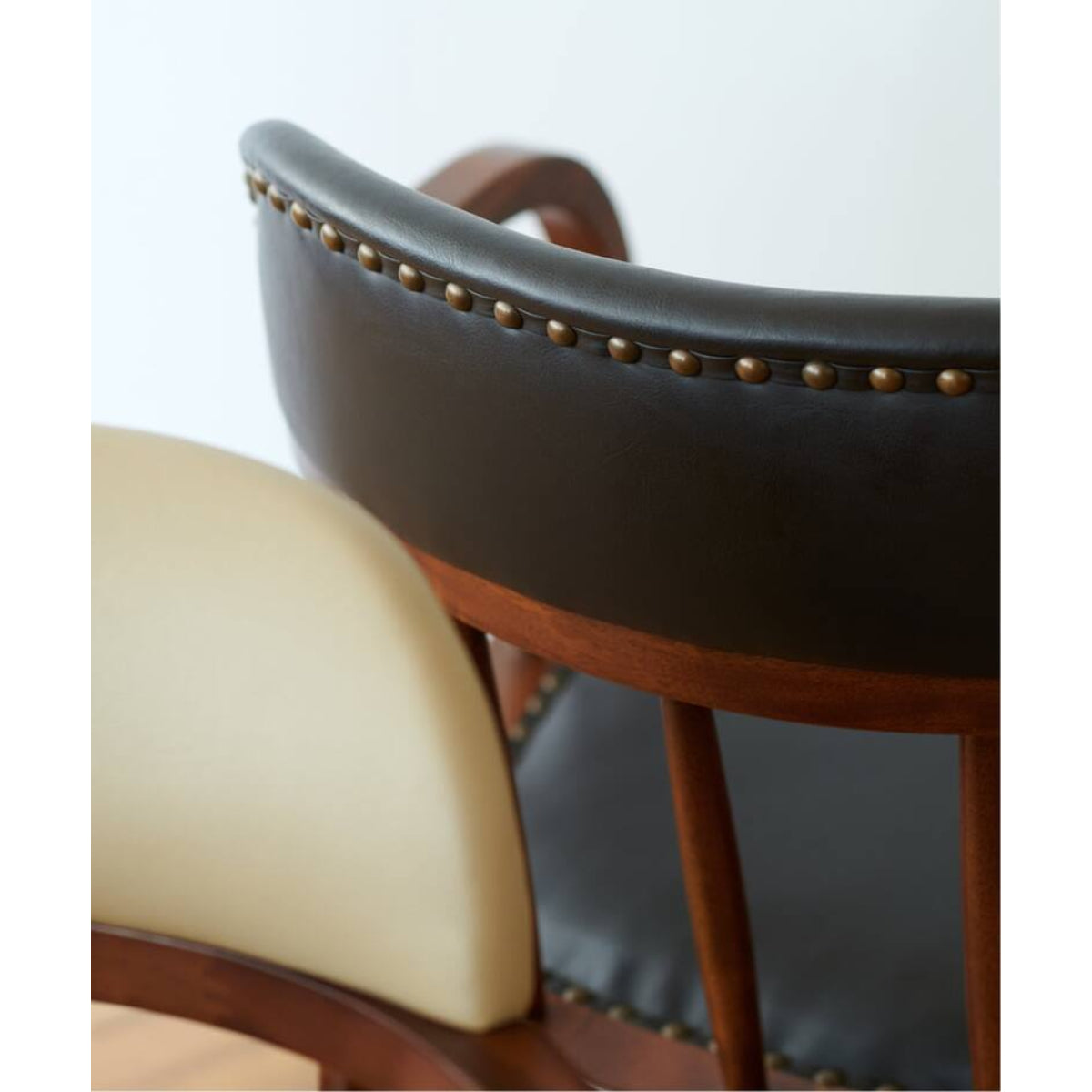 OAKS ARM CHAIR