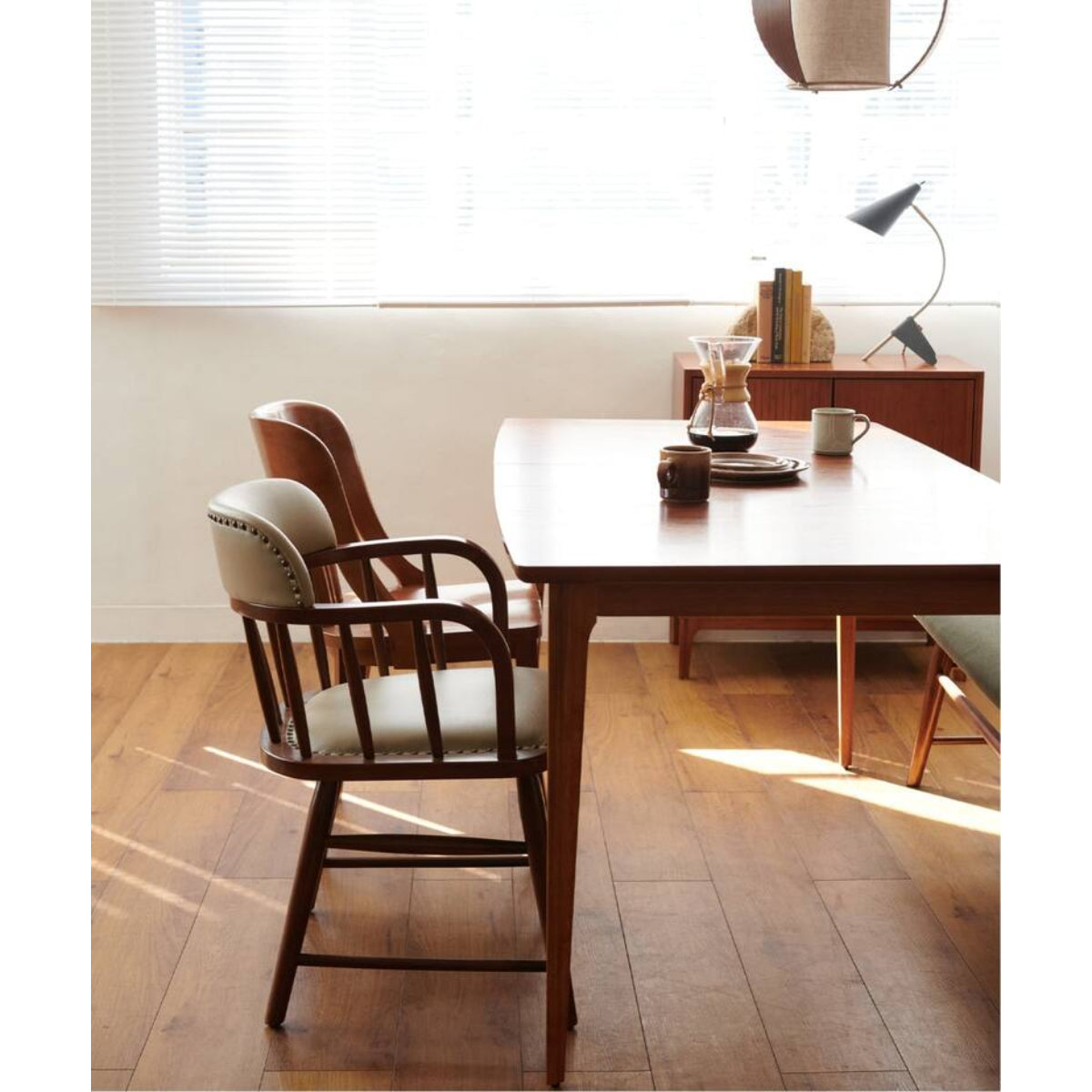 OAKS ARM CHAIR