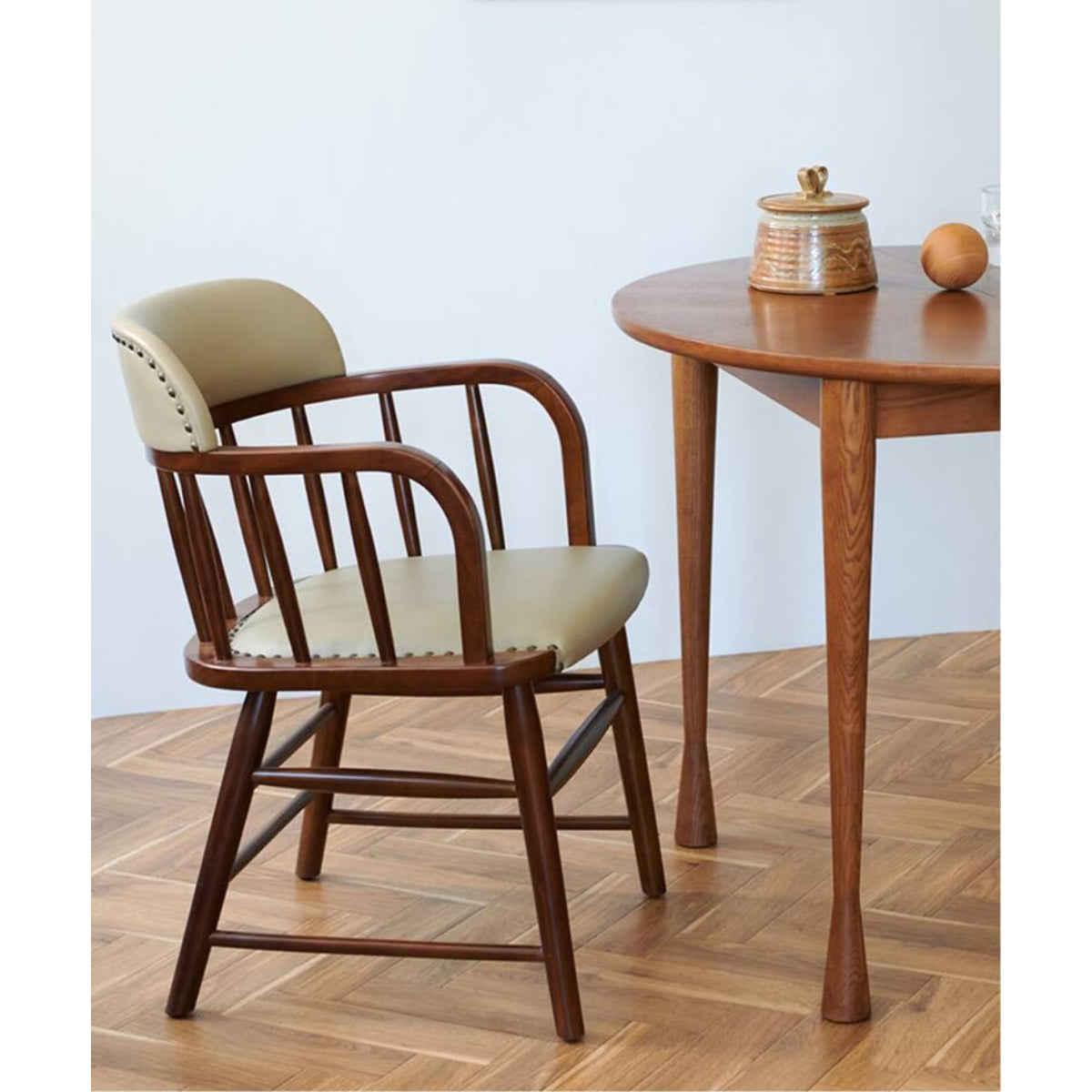 OAKS ARM CHAIR
