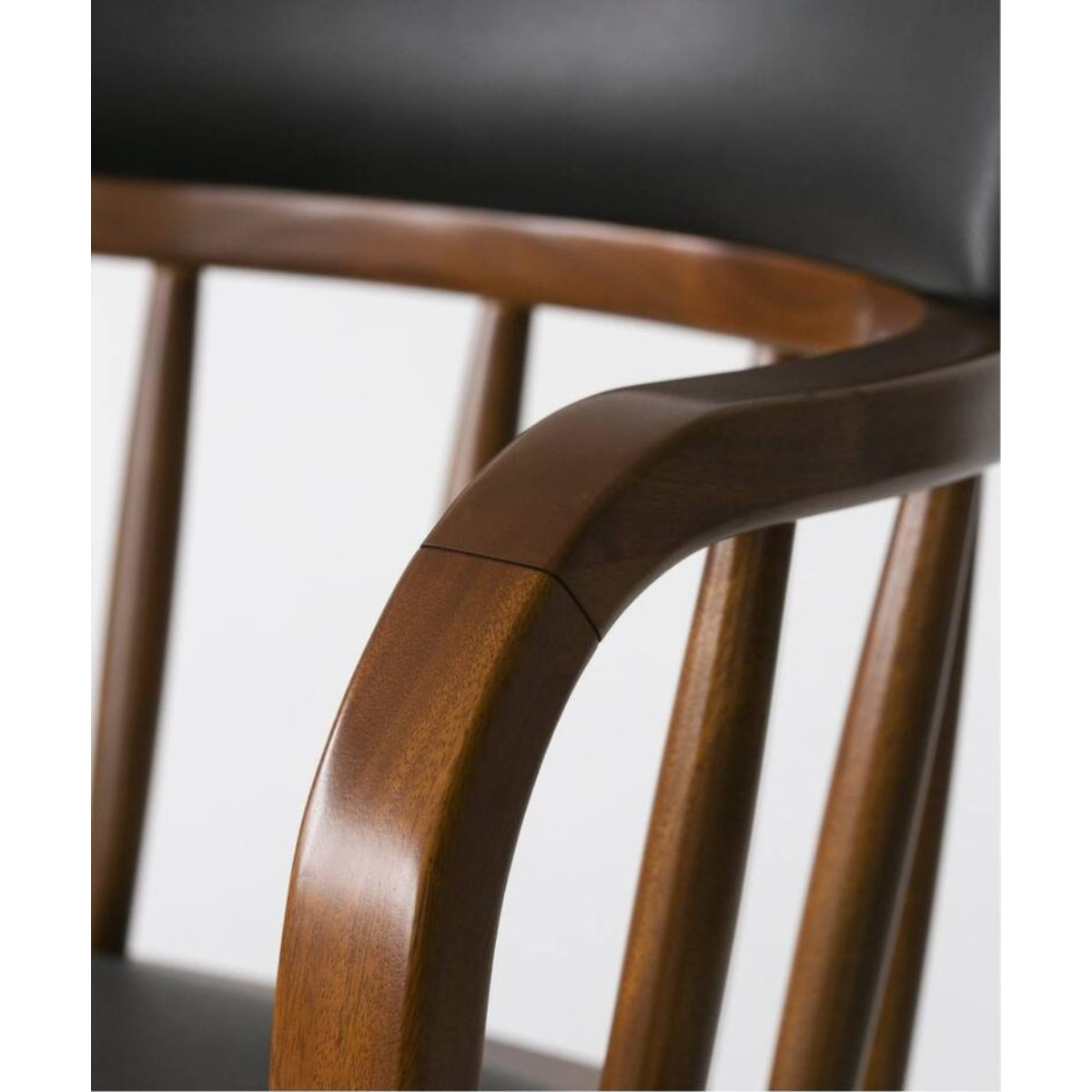 OAKS ARM CHAIR