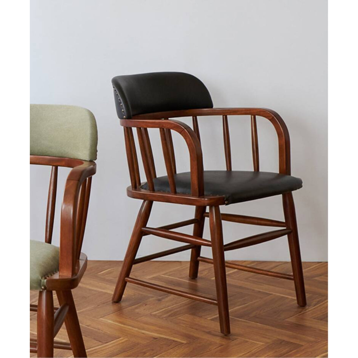 OAKS ARM CHAIR