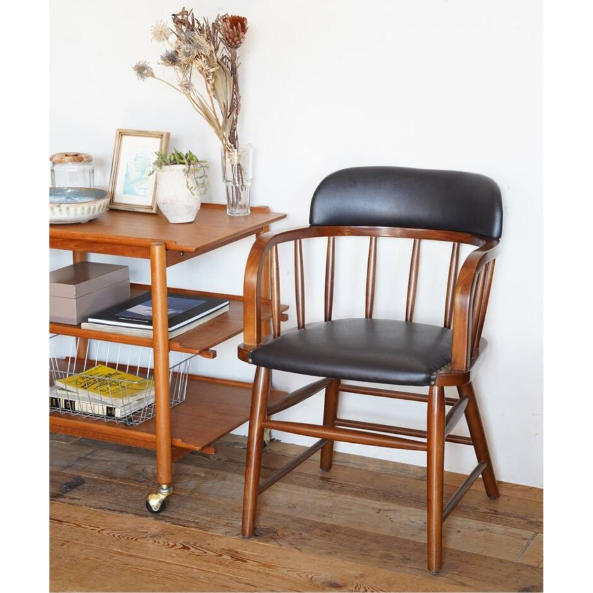 OAKS ARM CHAIR