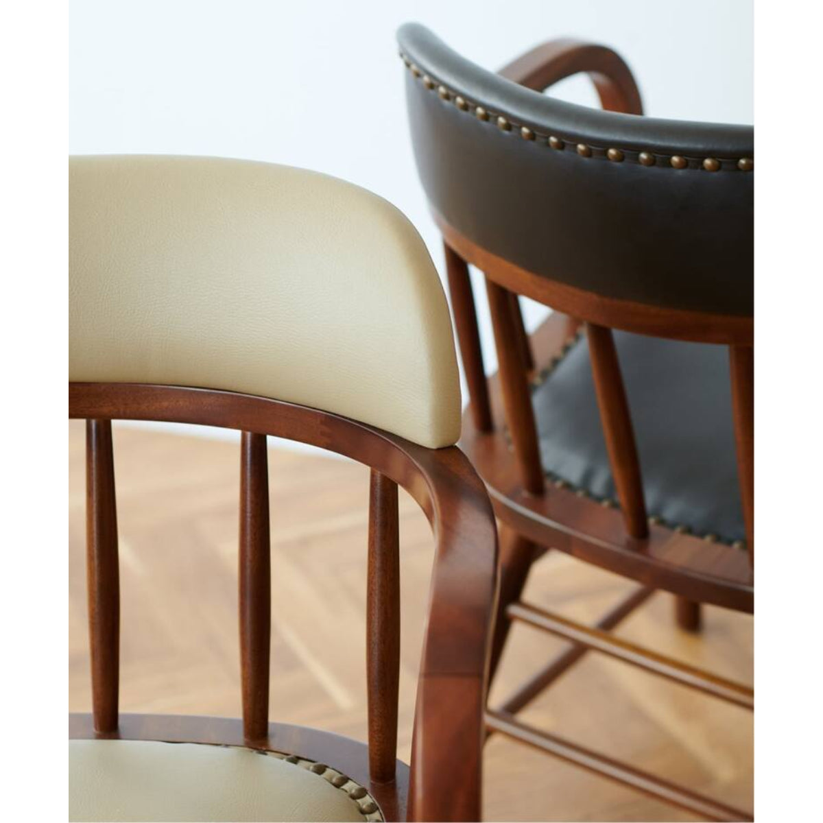 OAKS ARM CHAIR