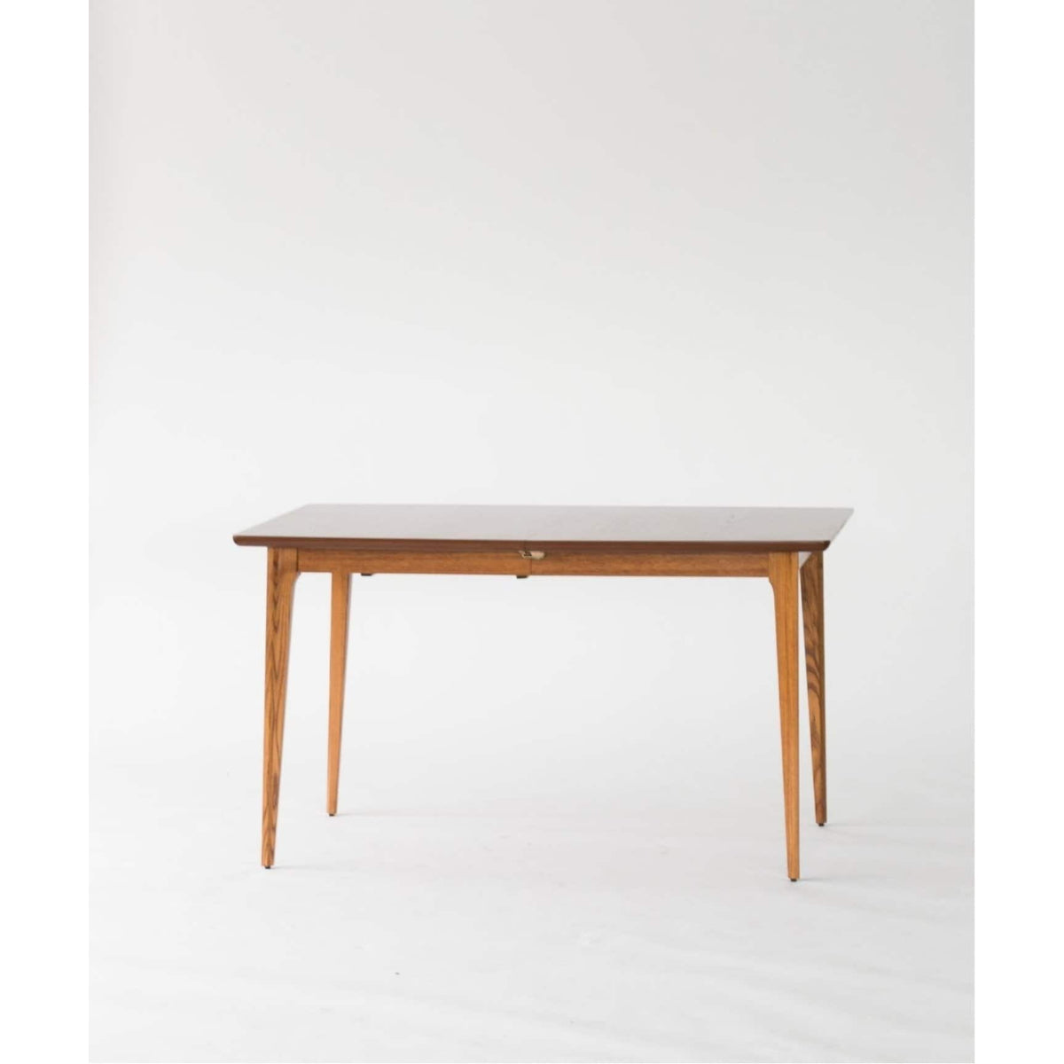 BROOKS DINING TABLE