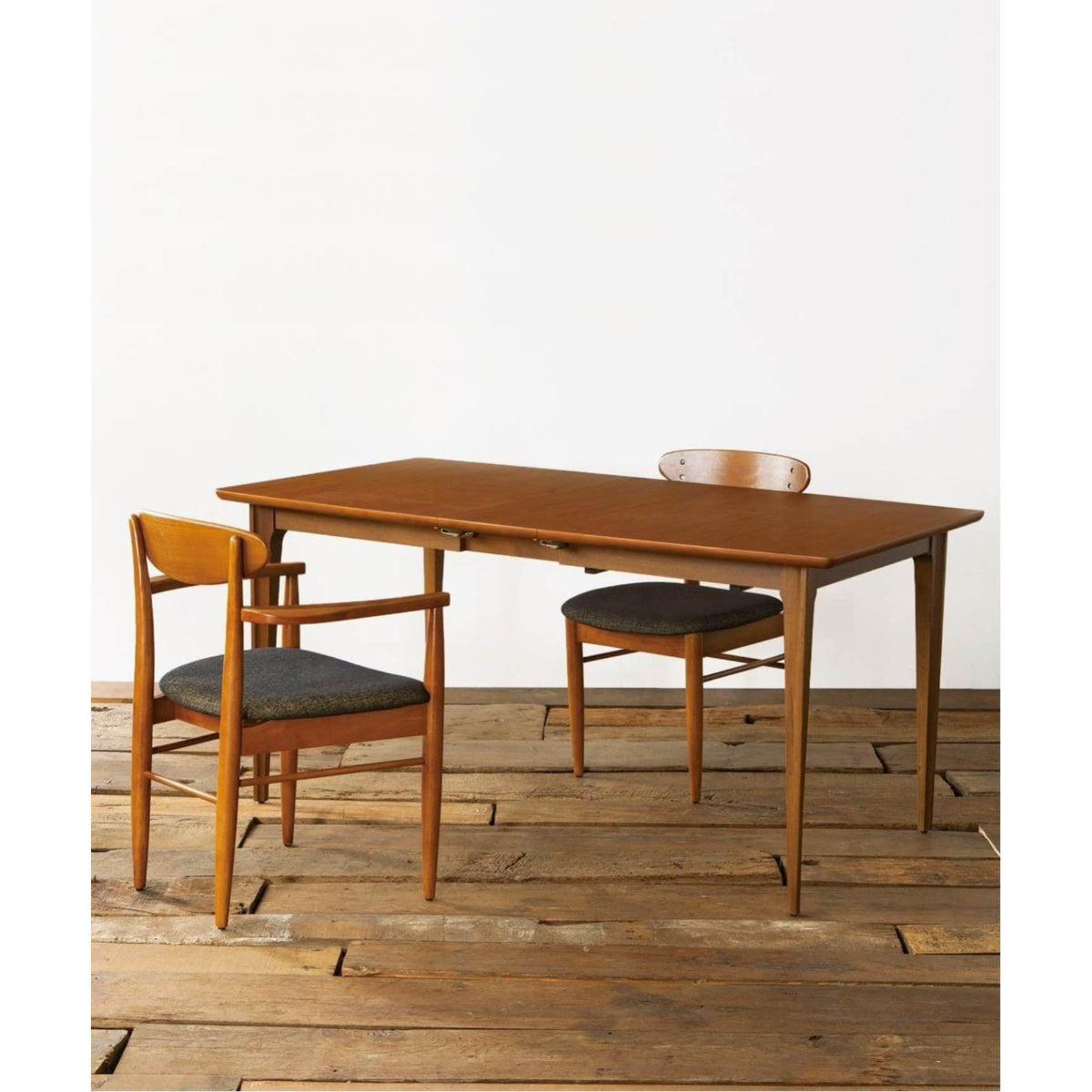 BROOKS DINING TABLE