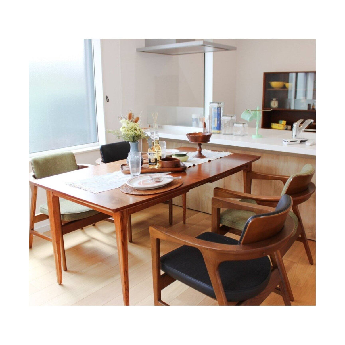 BROOKS DINING TABLE