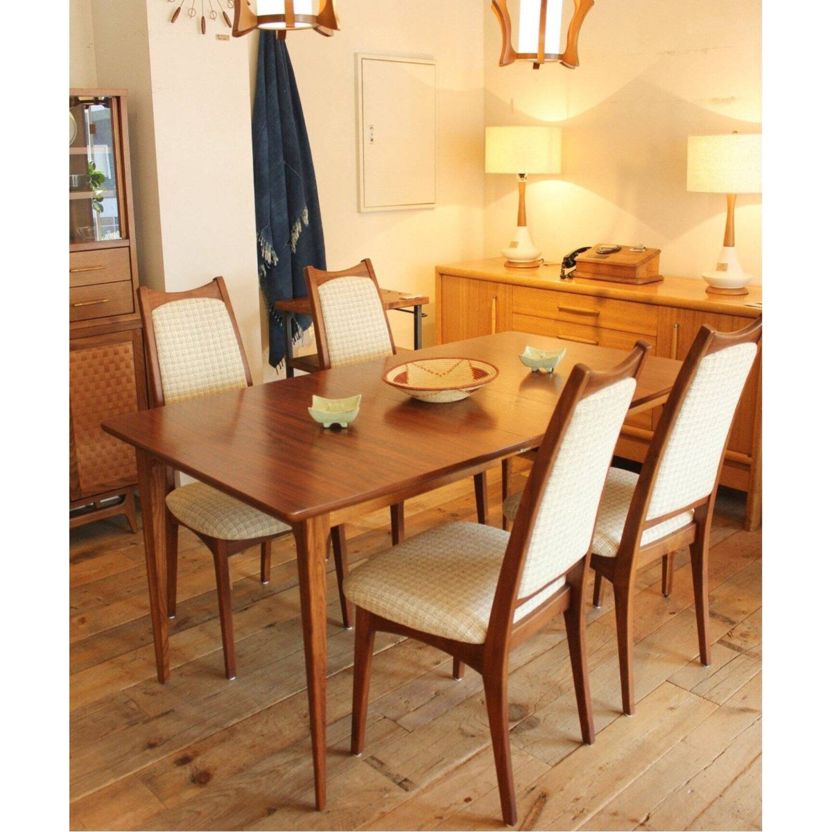 BROOKS DINING TABLE