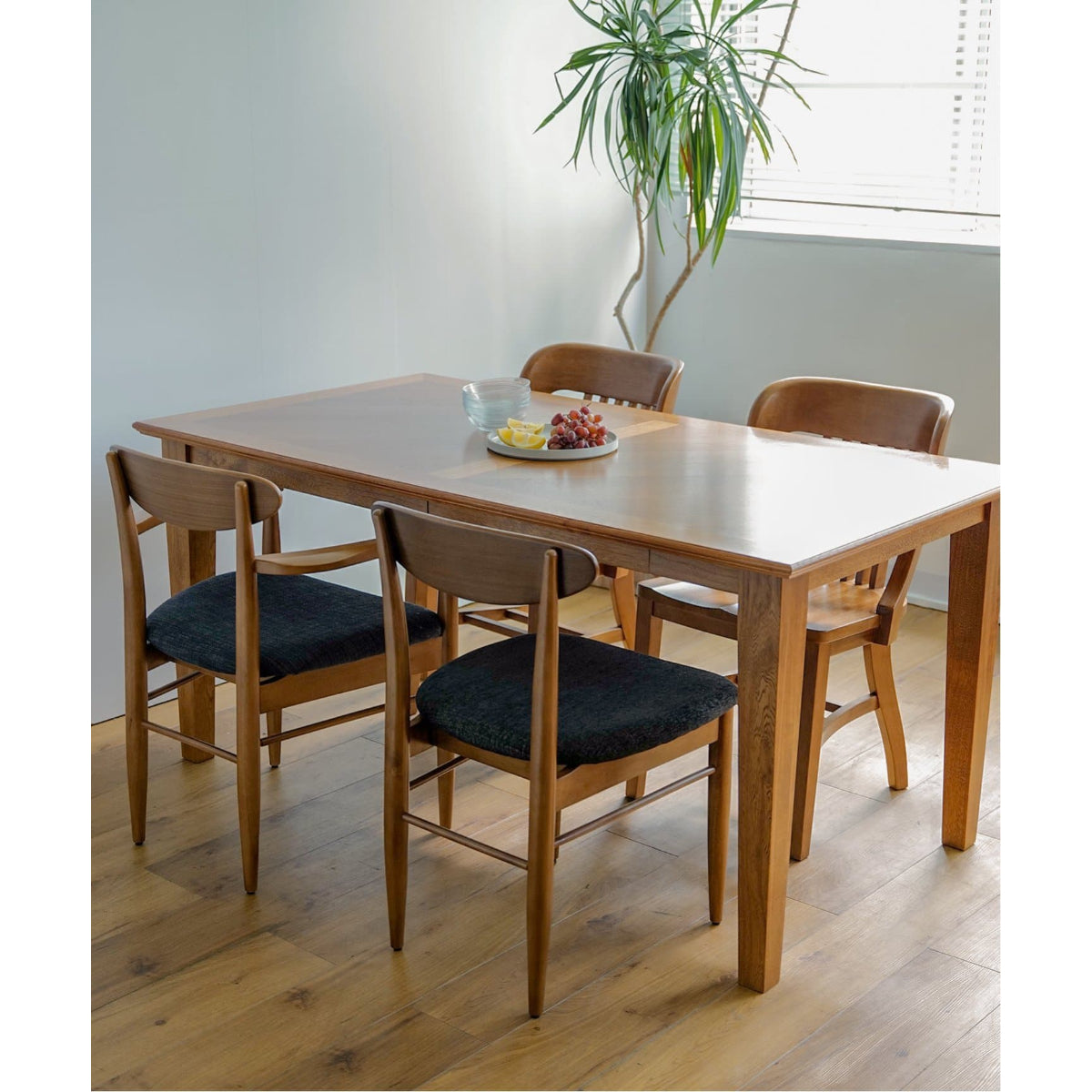 WARNER DINING TABLE ( HERRINGBONE / STANDARD )