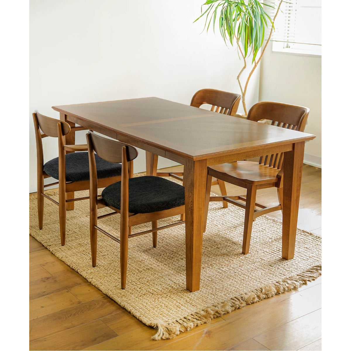 WARNER DINING TABLE ( HERRINGBONE / STANDARD )