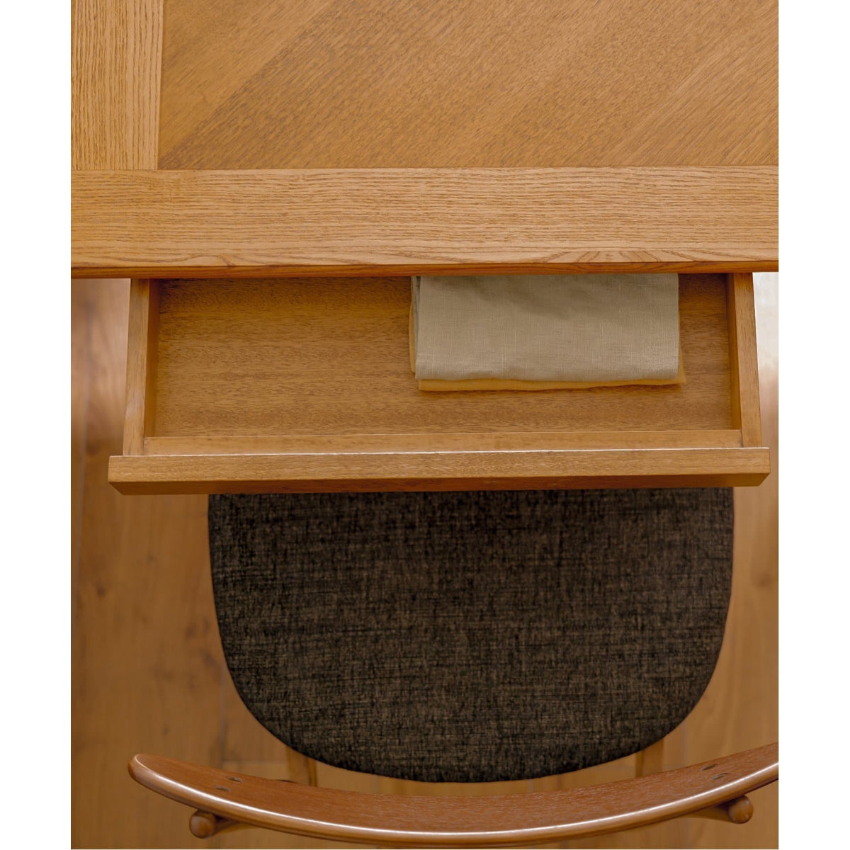 WARNER DINING TABLE ( HERRINGBONE / STANDARD )