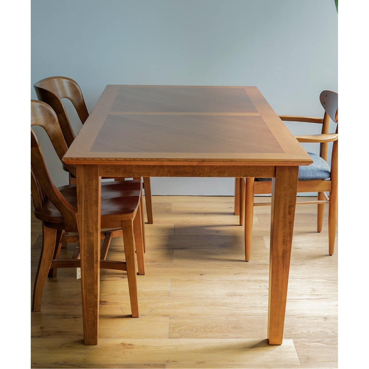 WARNER DINING TABLE ( HERRINGBONE / STANDARD )