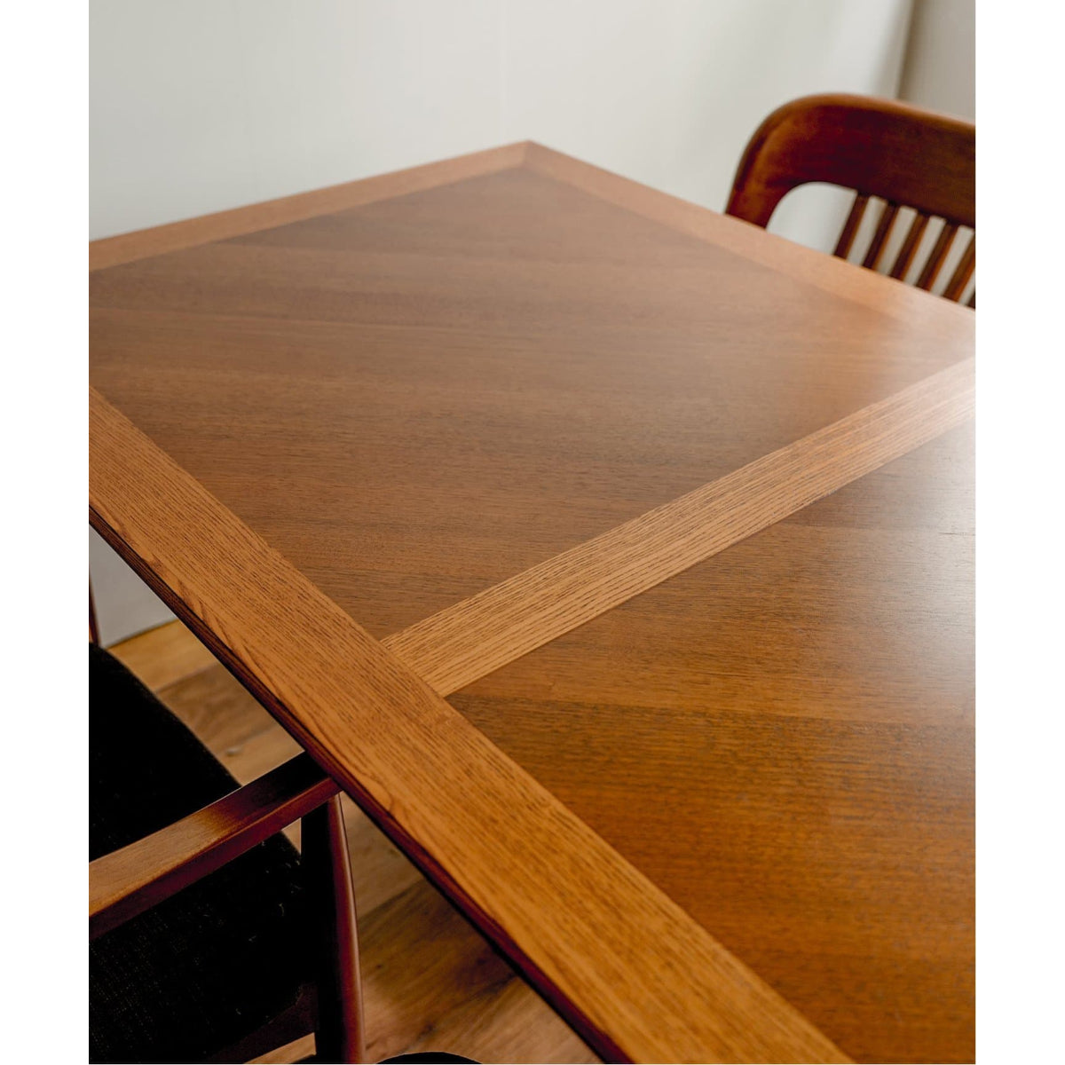 WARNER DINING TABLE ( HERRINGBONE / STANDARD )
