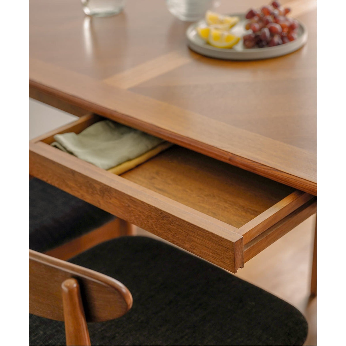 WARNER DINING TABLE ( HERRINGBONE / STANDARD )